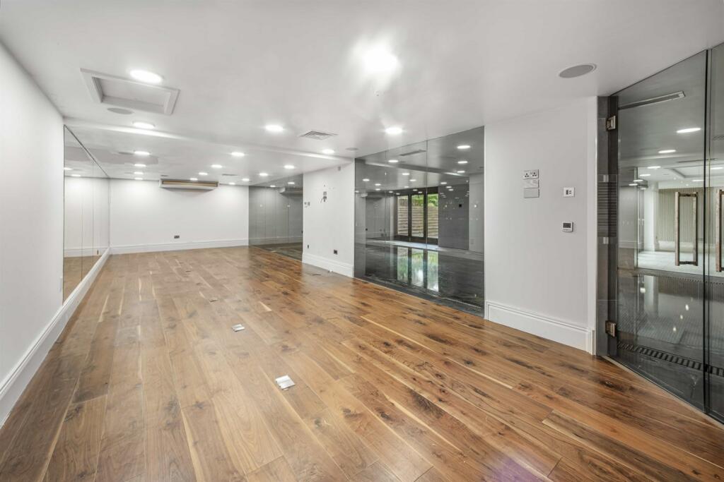 6 bedroom detached house for sale in Springwood, Chapel Lane, Hale Barns, WA15